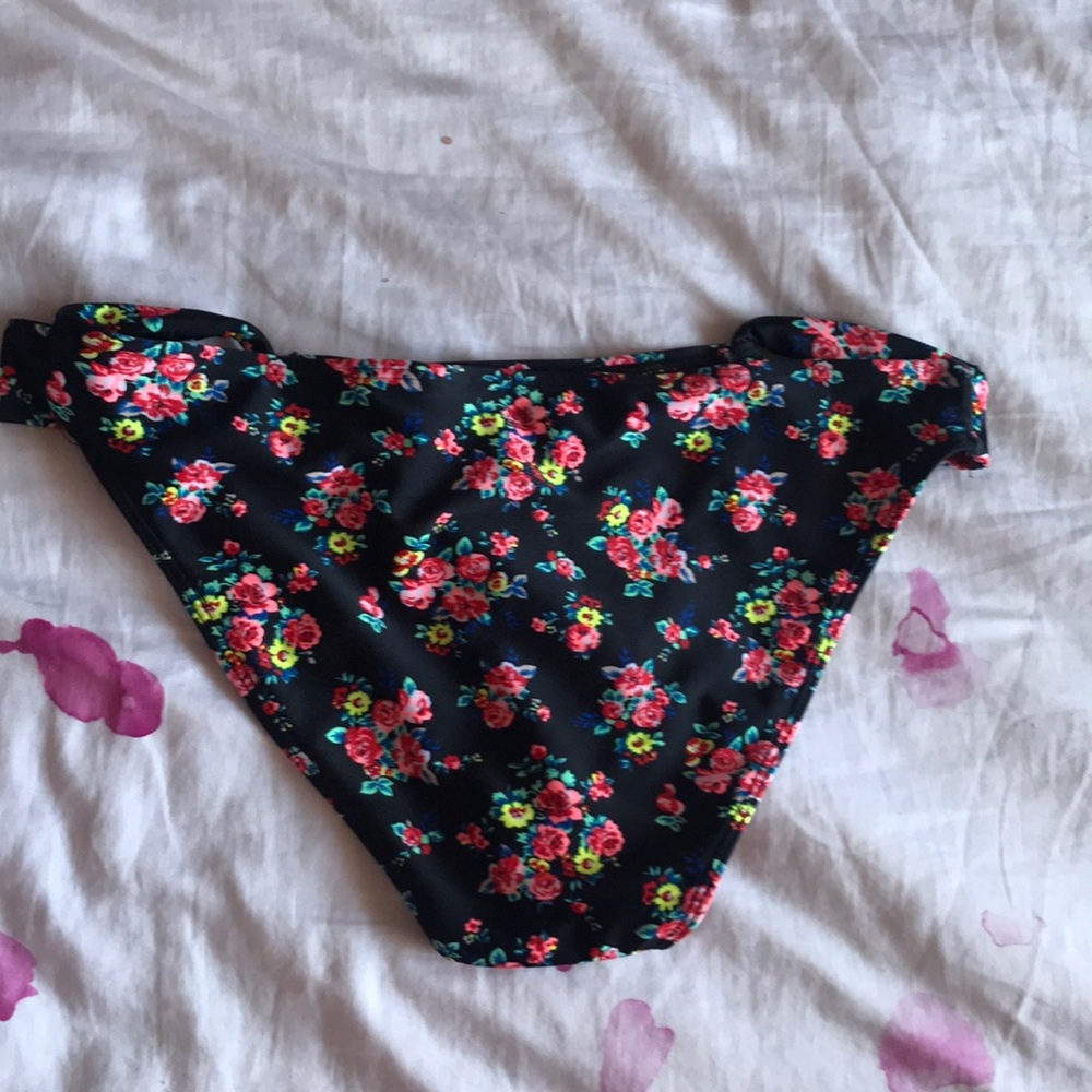 Swim suit - Picture 3 of 5